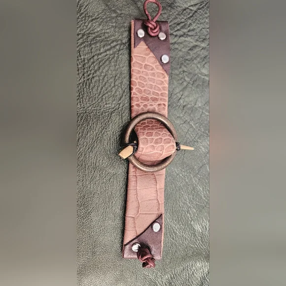 Leather cuff bracelet, brass ring, goldtone spike with leather string closure - Picture 6 of 7